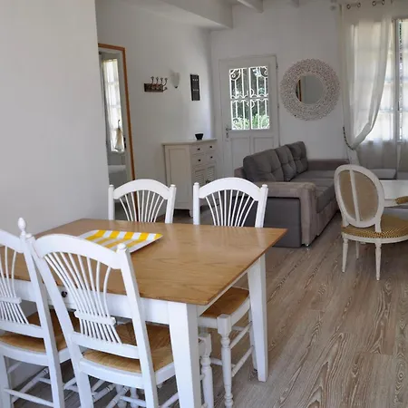 Apartment Appartement Pied Dans L'Eau Bonne Source *